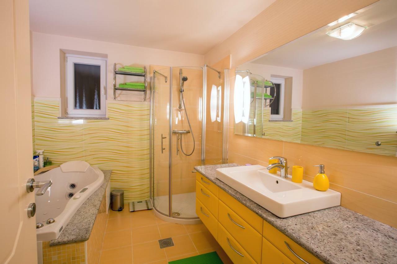 Holiday Ana Villa